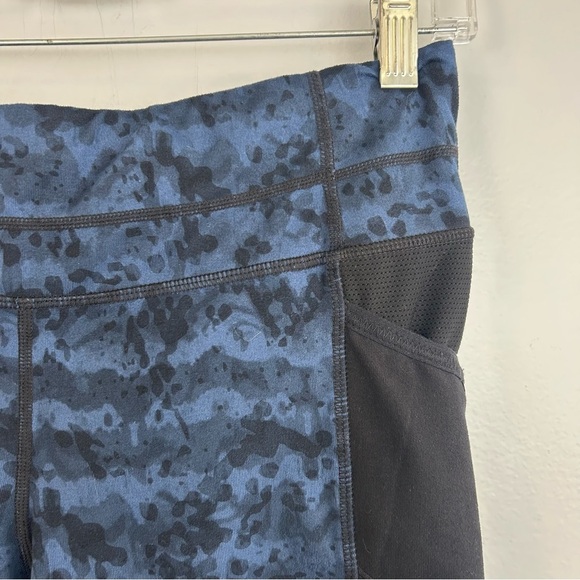 Athleta Be Free Blue Dapple Knicker Cropped Capri Leggings Size Small - Picture 4 of 11
